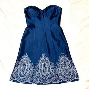 Badgley Mischka Floral Appliqué Strapless Dress